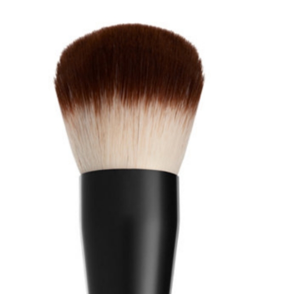 NYX- Pro Multi- Purpose Buffing Brush - Picture 2 of 7